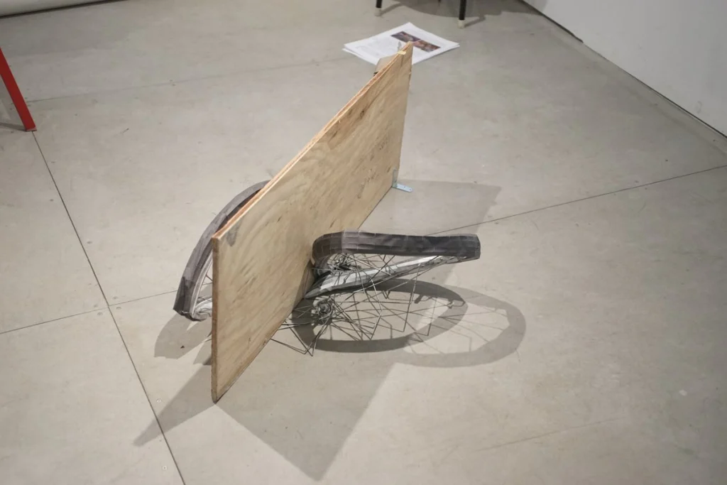 3Dモデル（潰れた自転車の車輪）