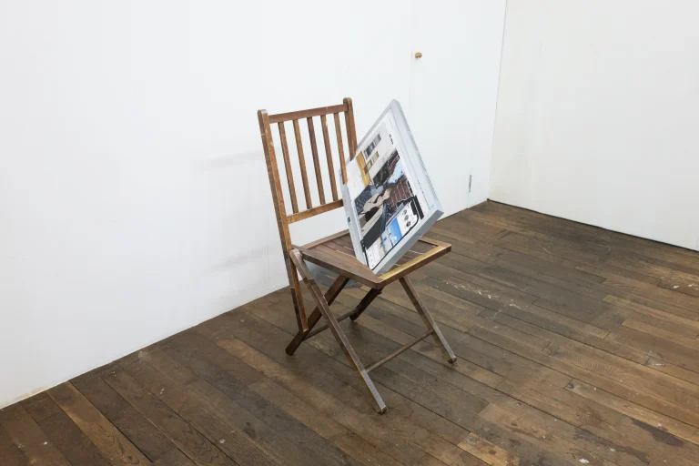 chair_and_monitor